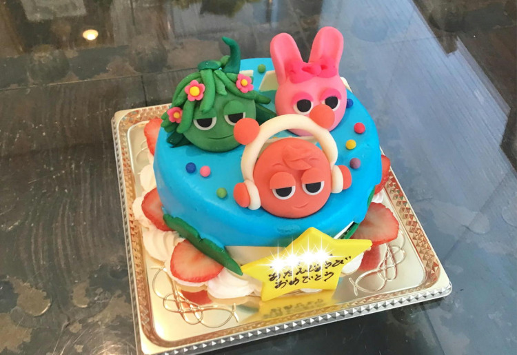 デザインケーキ　チョコ人形　チョコクラフト