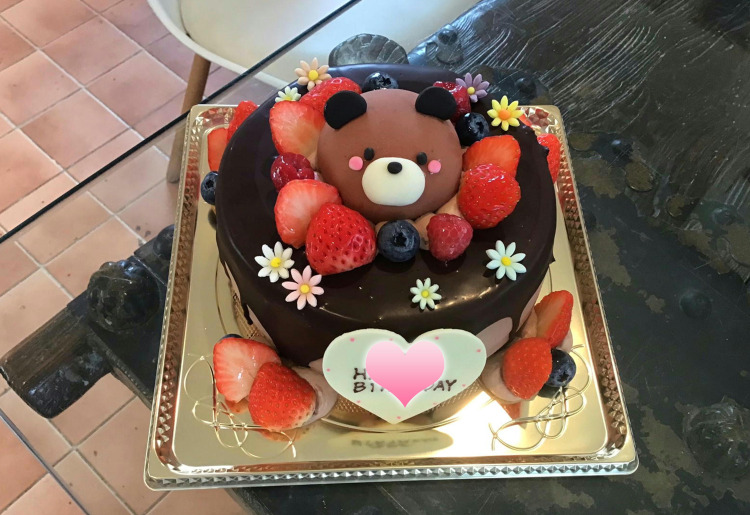 デザインケーキ　チョコ人形　チョコクラフト