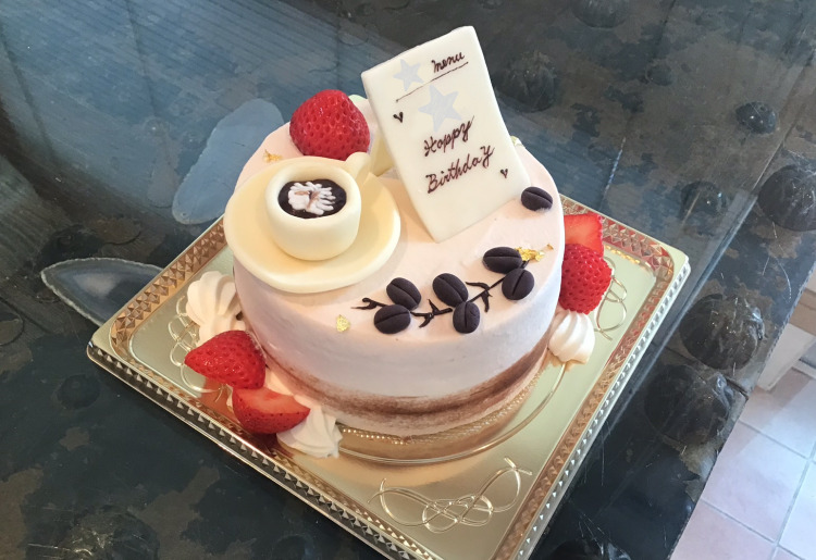 デザインケーキ　チョコ人形　チョコクラフト