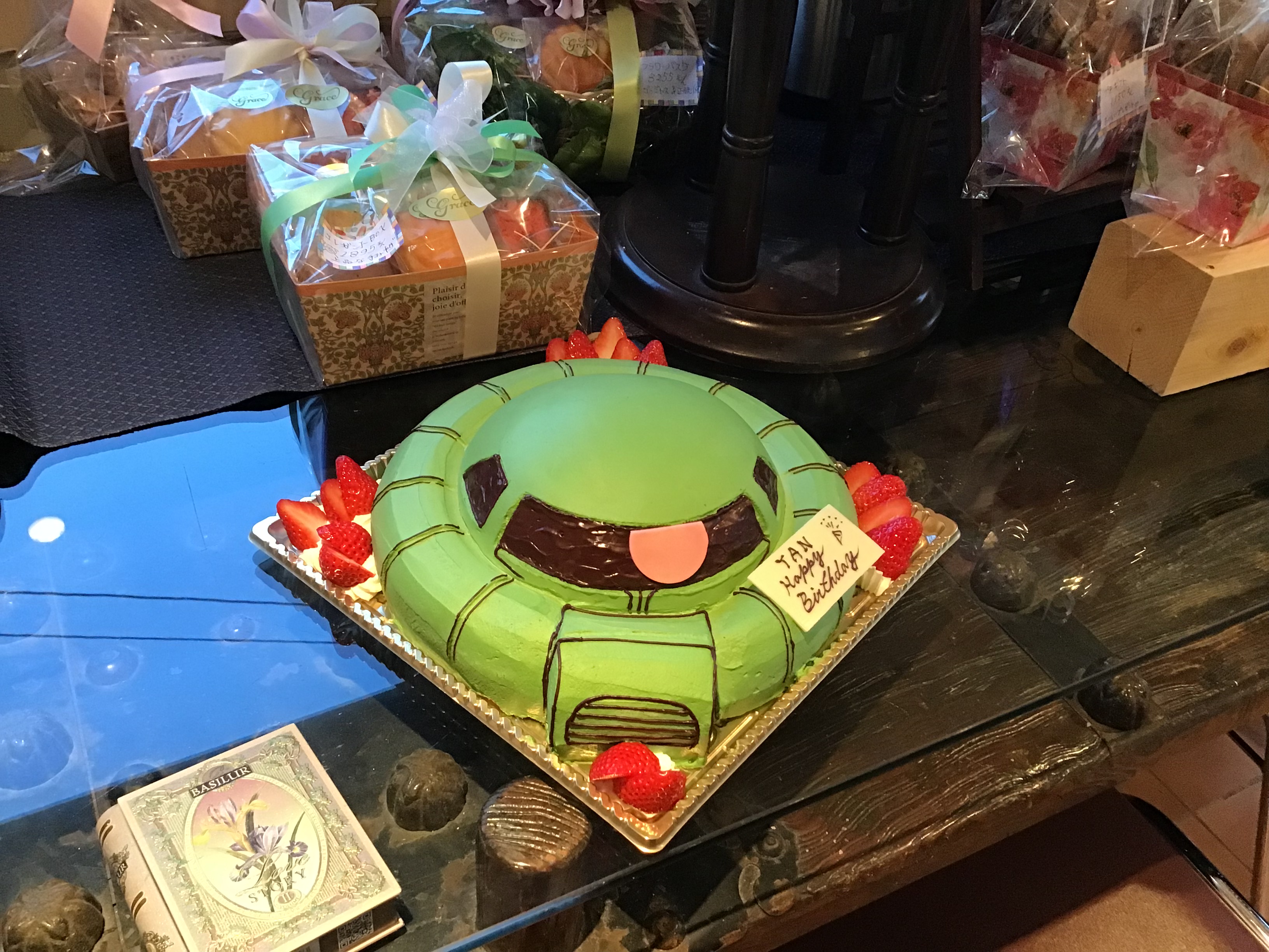 高松市　パティスリー　グレース　ガンダムケーキ　ザクケーキ