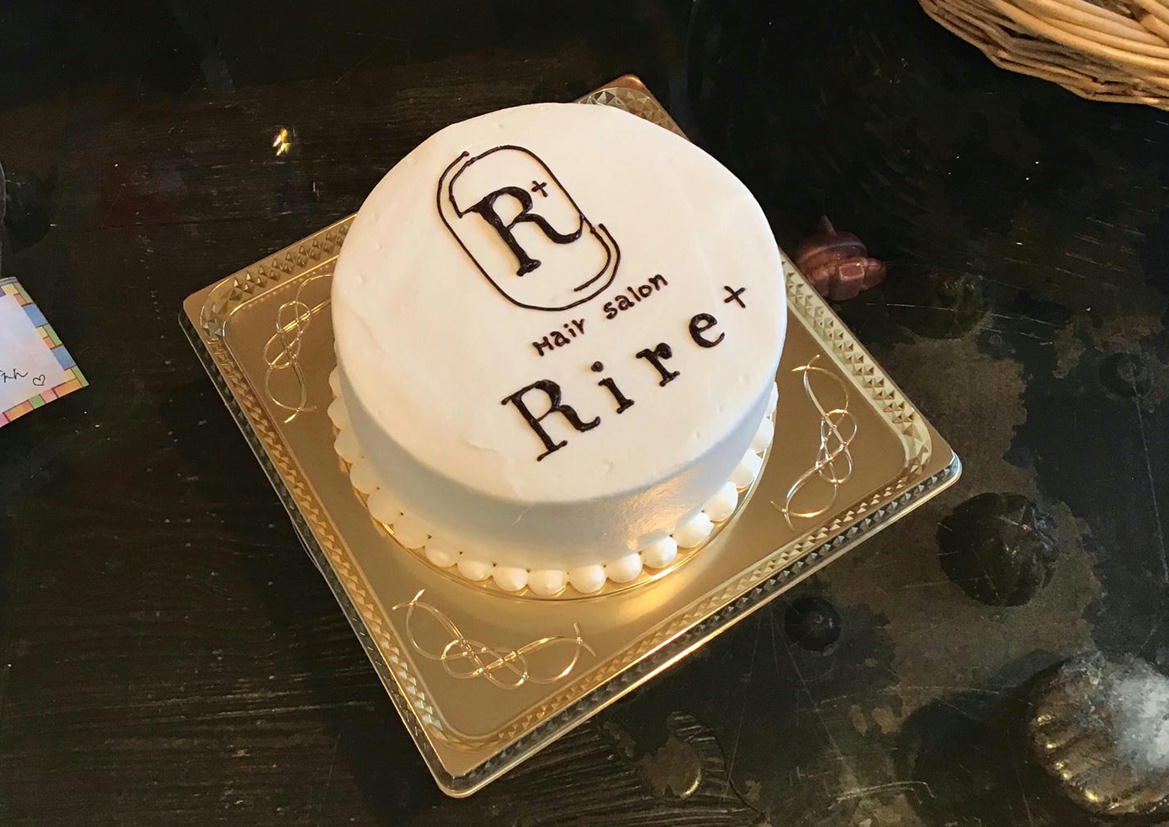 香川県　高松市パティスリーグレース　企業ロゴ　旅色　散髪屋　ヘアーサロンケーキ　開店祝いケーキ
