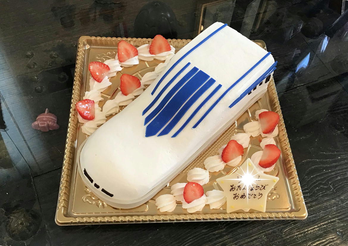 香川県ケーキ　高松市ケーキ　パティスリーグレースケーキ　バースデーケーキ　お誕生ケーキ　3Dケーキ　キャラクターケーキ　鉄道ケーキ　リニアモーターカーケーキ　ブランジスタケーキ