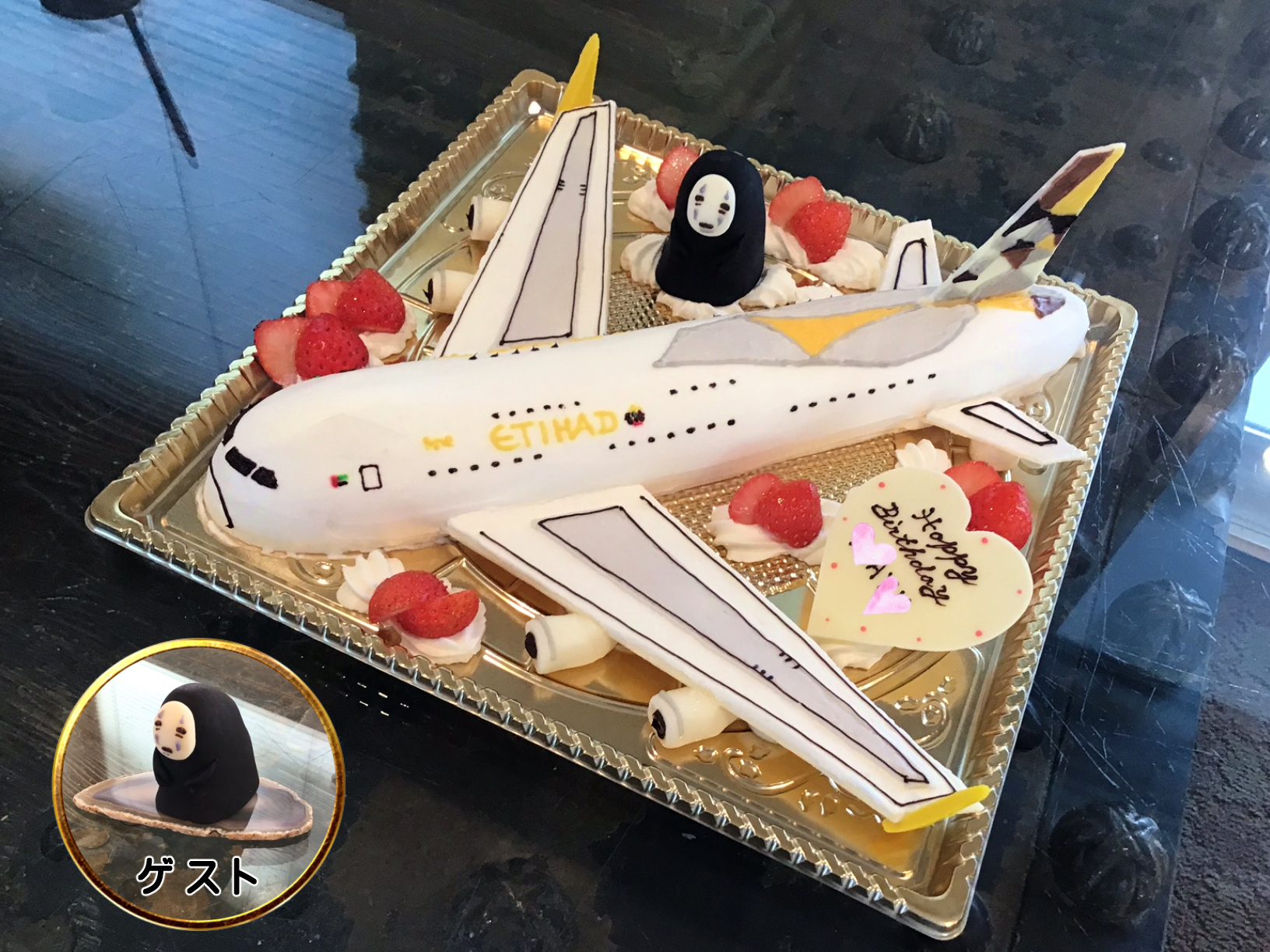 香川県ケーキ 高松市ケーキ グレースケーキ 3Dケーキ 立体ケーキ ジェット機ケーキ 飛行機ケーキ エディハド航空ケーキ カオナシチョコ人形 お誕生ケーキ バースデーケーキ