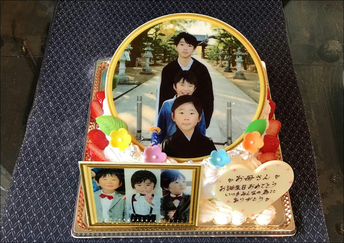 香川県高松市　パティスリーグレース　写真ケーキ　プリントケーキ　三兄弟