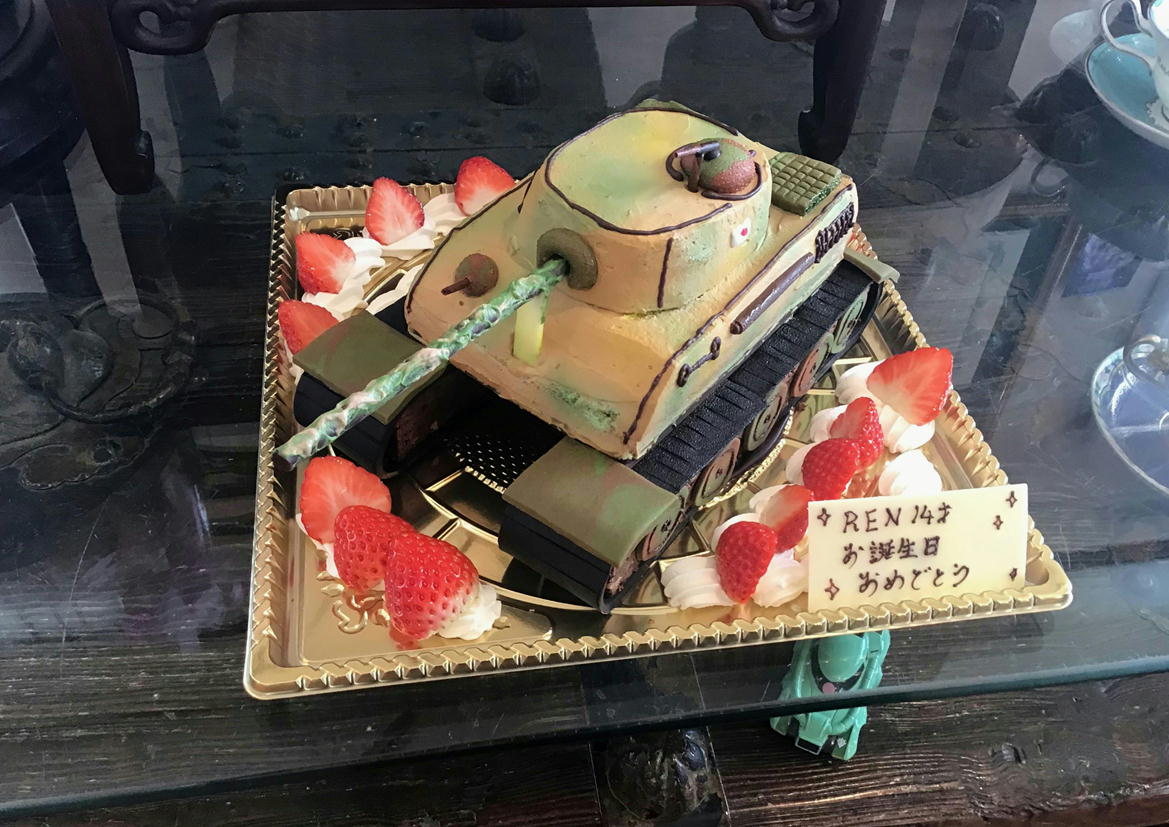香川県ケーキ　高松市ケーキ　パティスリーグレースケーキ　グレースケーキ　3Dケーキ　戦車ケーキ　旅色ケーキ　ブランジスタケーキ