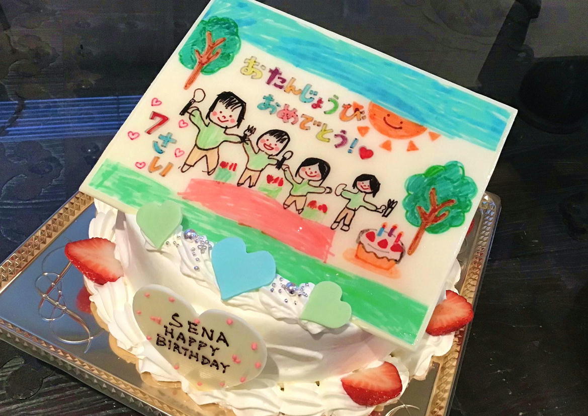 香川県ケーキ　高松市ケーキ　パティスリーグレース　プリントケーキ　お子様の手描きイラストケーキ　自画像ケーキ　バースデーケーキ　お誕生日ケーキ　旅色ケーキ