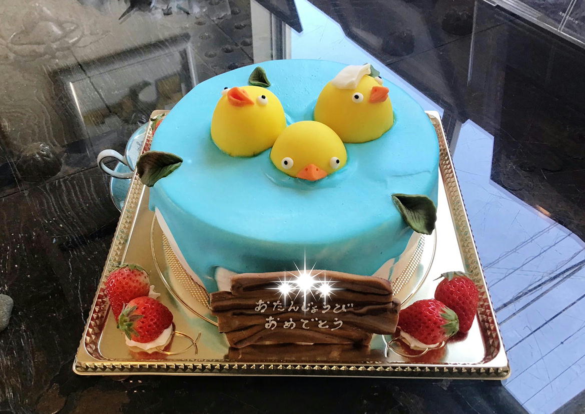 香川県ケーキ 高松市ケーキ パティスリーグレースケーキ チョコクラフトケーキ チョコ人形ケーキ 鳥の神様ケーキ おおとり様ケーキ 推し活ケーキ 旅色ケーキ ブランジスタケーキ